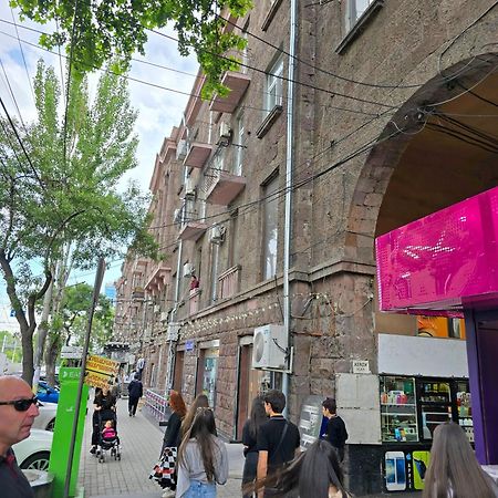 Прекрасная 4-Ех Комнатная Квартира В Самом Центре Jerevan Exteriör bild